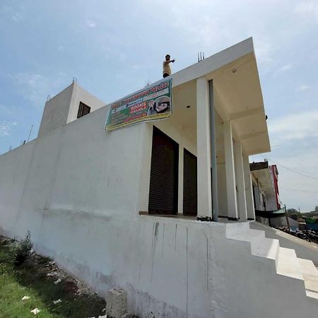 Oyo Hotel Hastinapur Palace Meerut Exterior foto